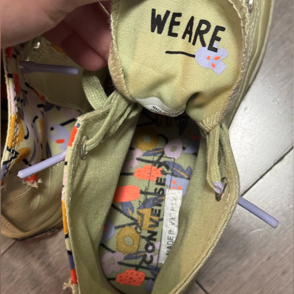 Converse All Star Chuck 70 HI 'We Are Stronger Together' Women Sz 7 Olive
Aura - Picture 4 of 7